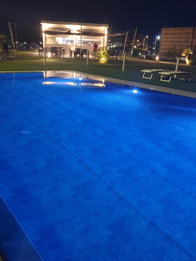 Marina Degli Estensi Floating Resort Llido Degli Estensi Extérieur photo