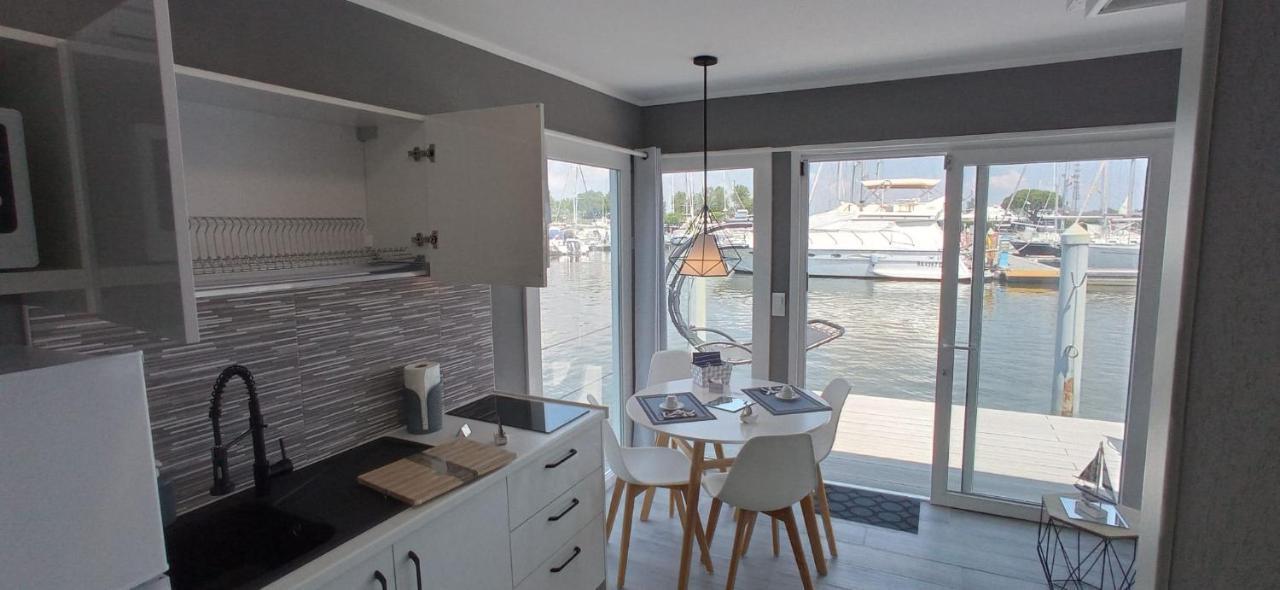 Marina Degli Estensi Floating Resort Llido Degli Estensi Extérieur photo